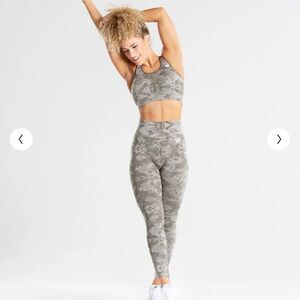 {Matching Set} Womens Best Power Seamless Leggings and Sports Bra Green